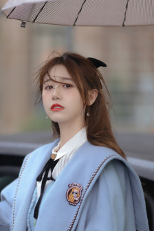女人脱裤头